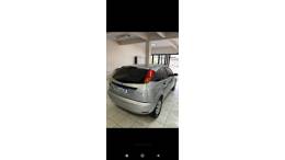 FORD - FOCUS - 2007/2008 - Prata - R$ 28.000,00